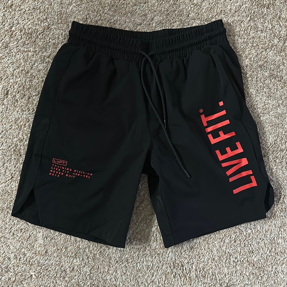 GYM SHORTS BY LIVE FIT.